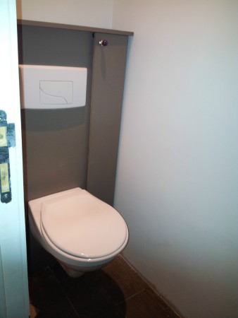 WC séparés suspendus