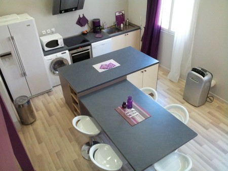 Vue générale de la cuisine coin repas